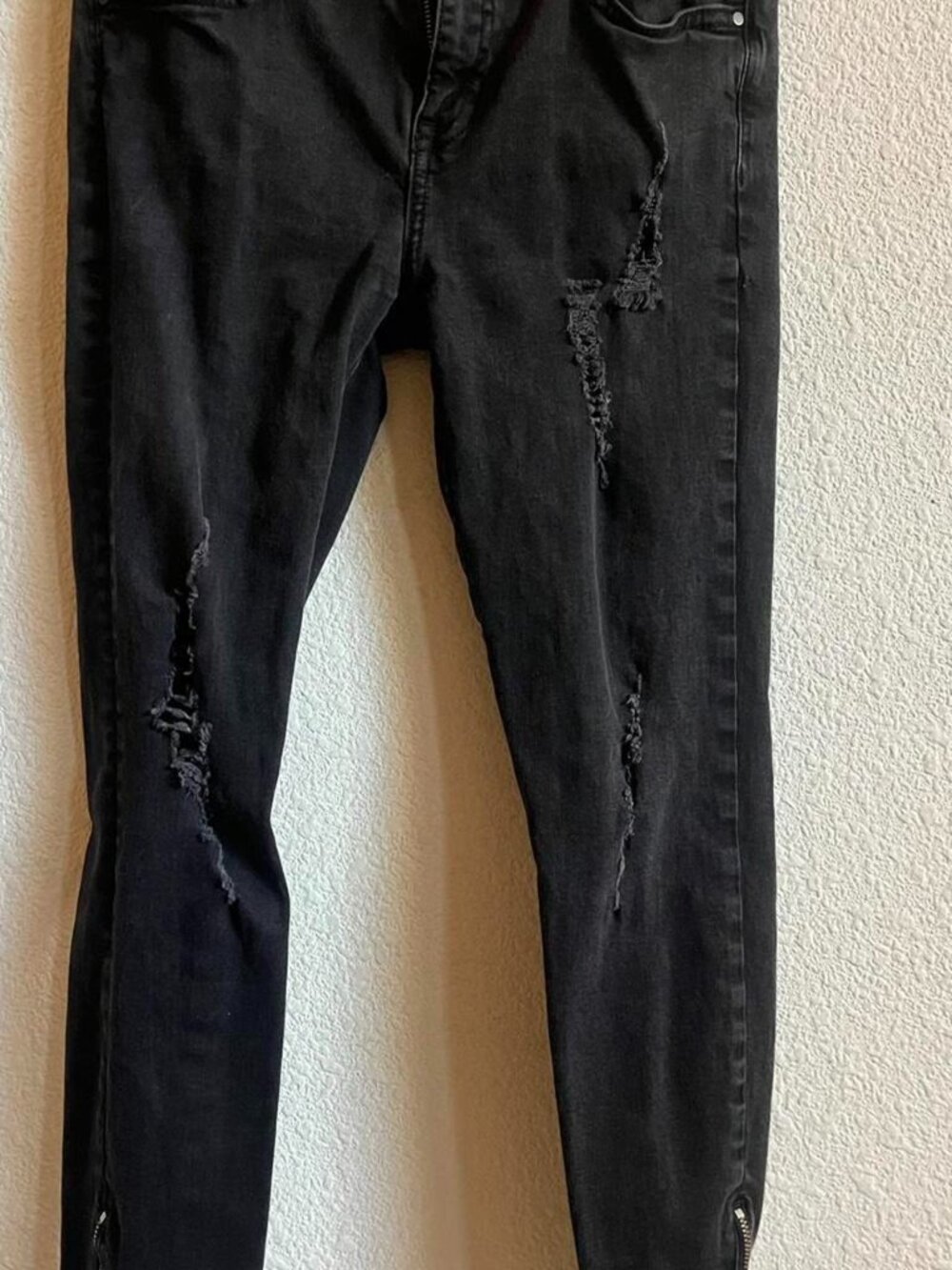 Forever 21 ripped black skinny jeans